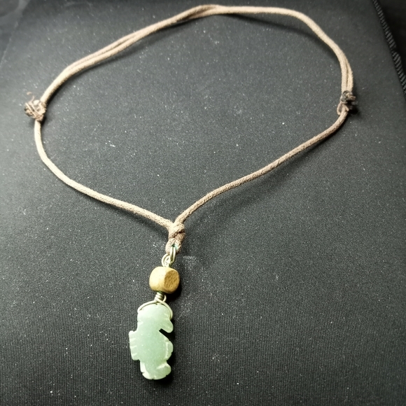 Jade carved seahorse adjustable necklace - Picture 2 of 5
